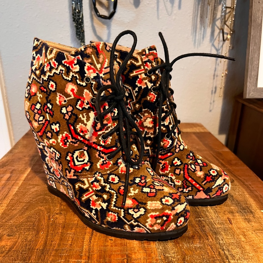 Too small for me! Never worn!
